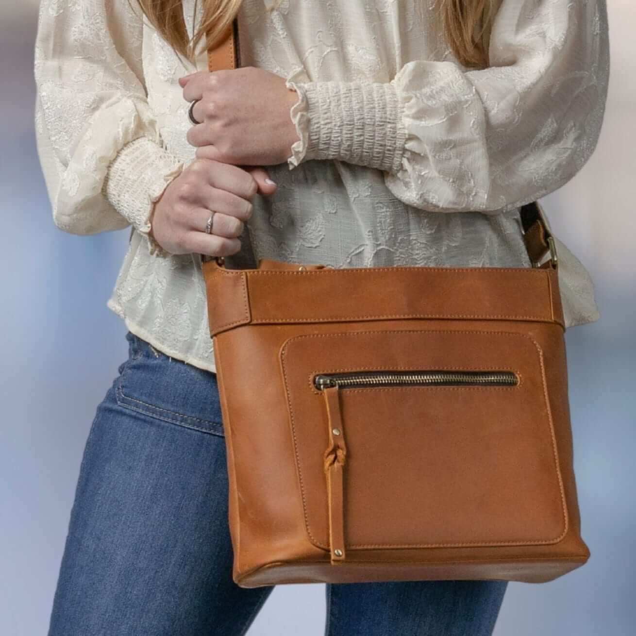 Wholesale Lady Conceal Delaney crossbody, genuine leather, concealed handgun pocket, ambidextrous lockable design