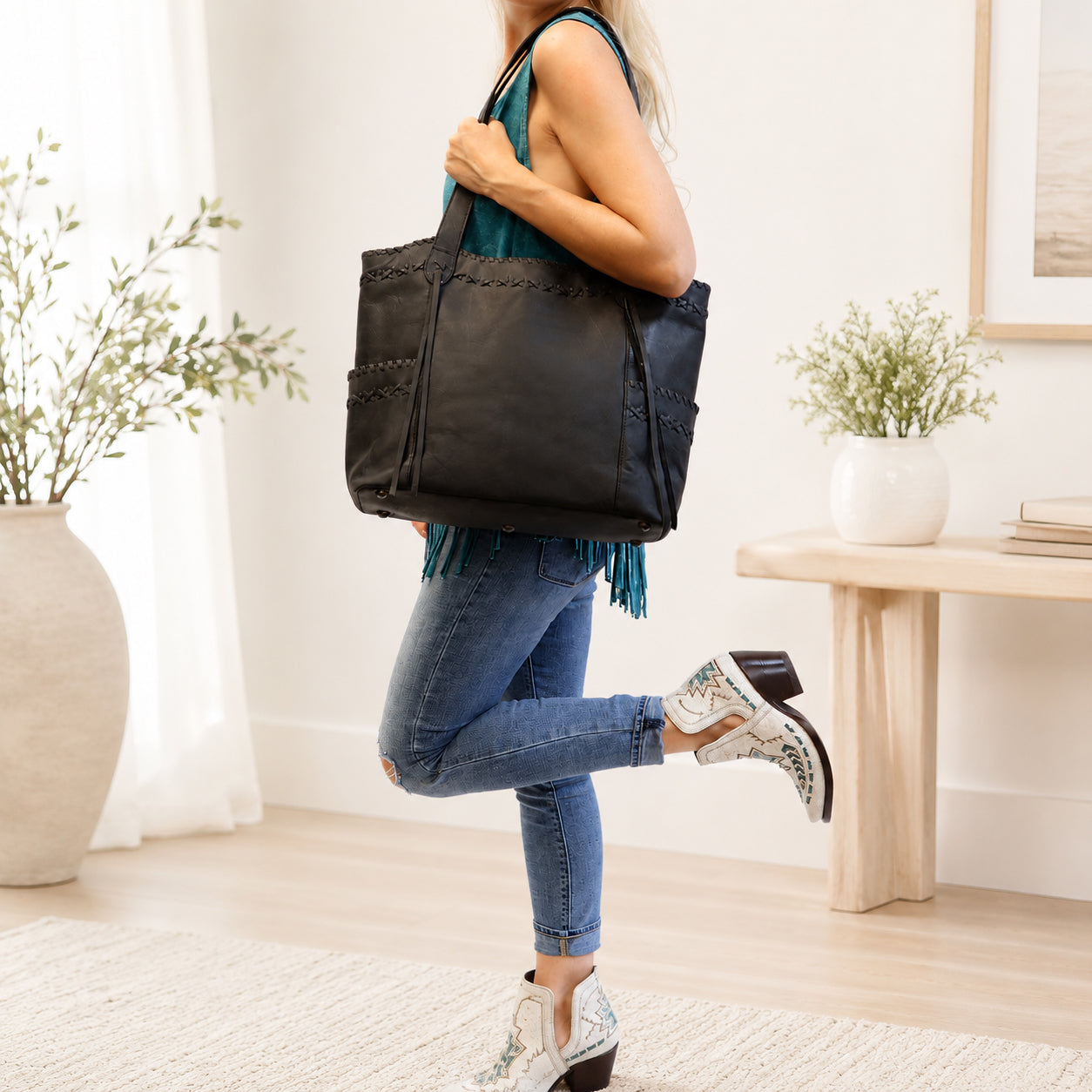 Concealed Carry Kendall Leather Tote -  Lady Conceal -  Women conceal carry purse for pistol -  Designer Luxury Ella Tote Carry Handbag -  YKK Locking Zippers and Universal Holster -  Unique Hide Handbag Gun and Pistol Bag -  Designer Luxury Kendall Leather Carry Handbag -  carry Handbag for gun carry -  Unique Ella Tote gun Handbag - 	 concealed carry gun Handbag -  concealed carry gun Handbag with locking zipper -  concealed carry Handbag for woman